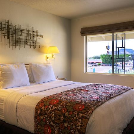 Roadrunner Lodge Motel Тикумкари Екстериор снимка
