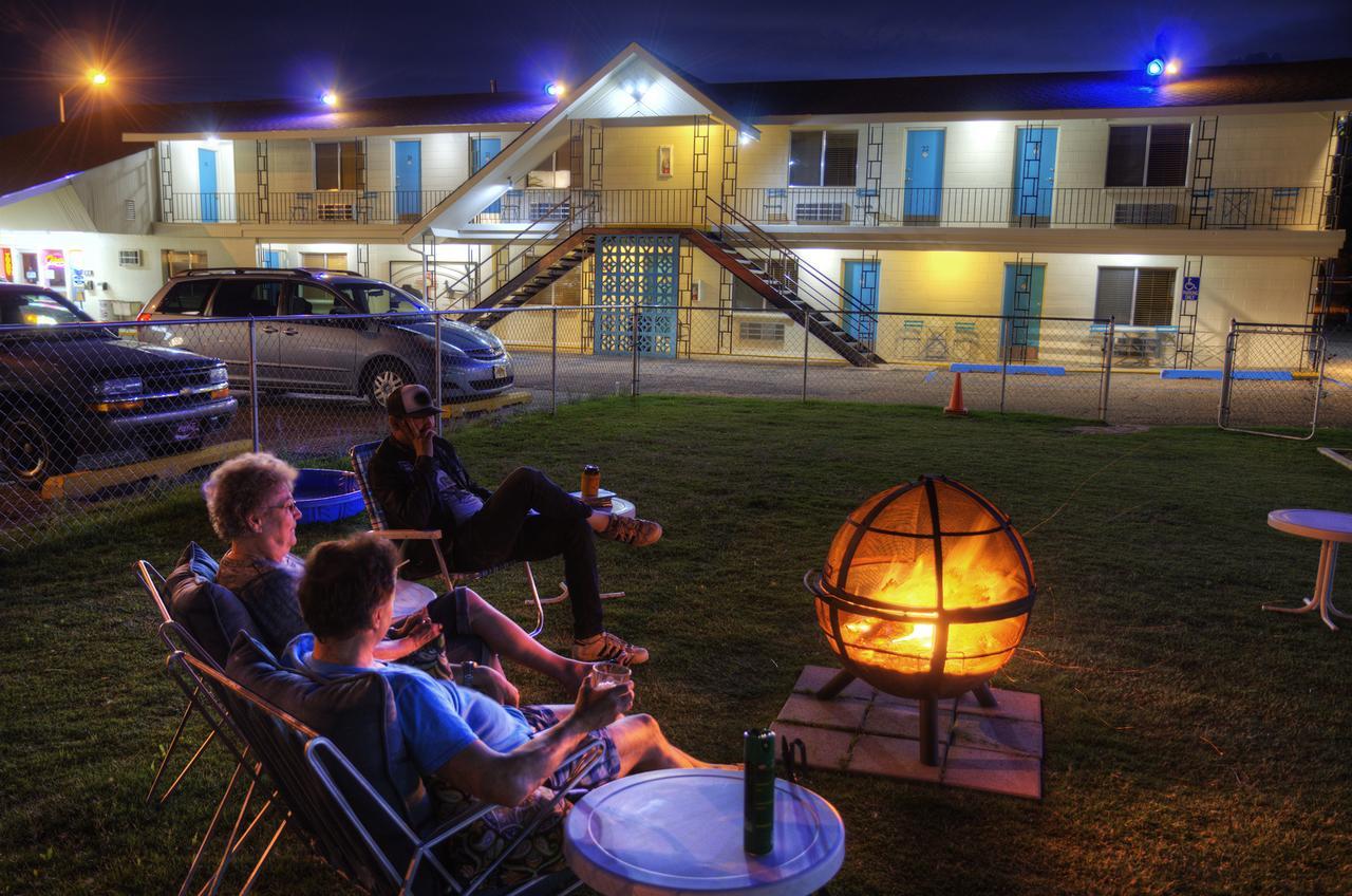 Roadrunner Lodge Motel Тикумкари Екстериор снимка