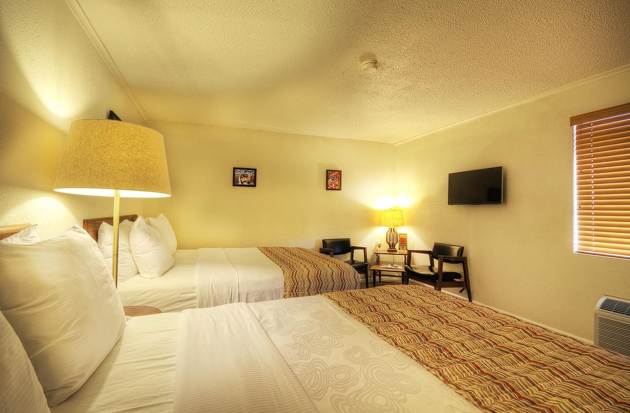 Roadrunner Lodge Motel Тикумкари Екстериор снимка