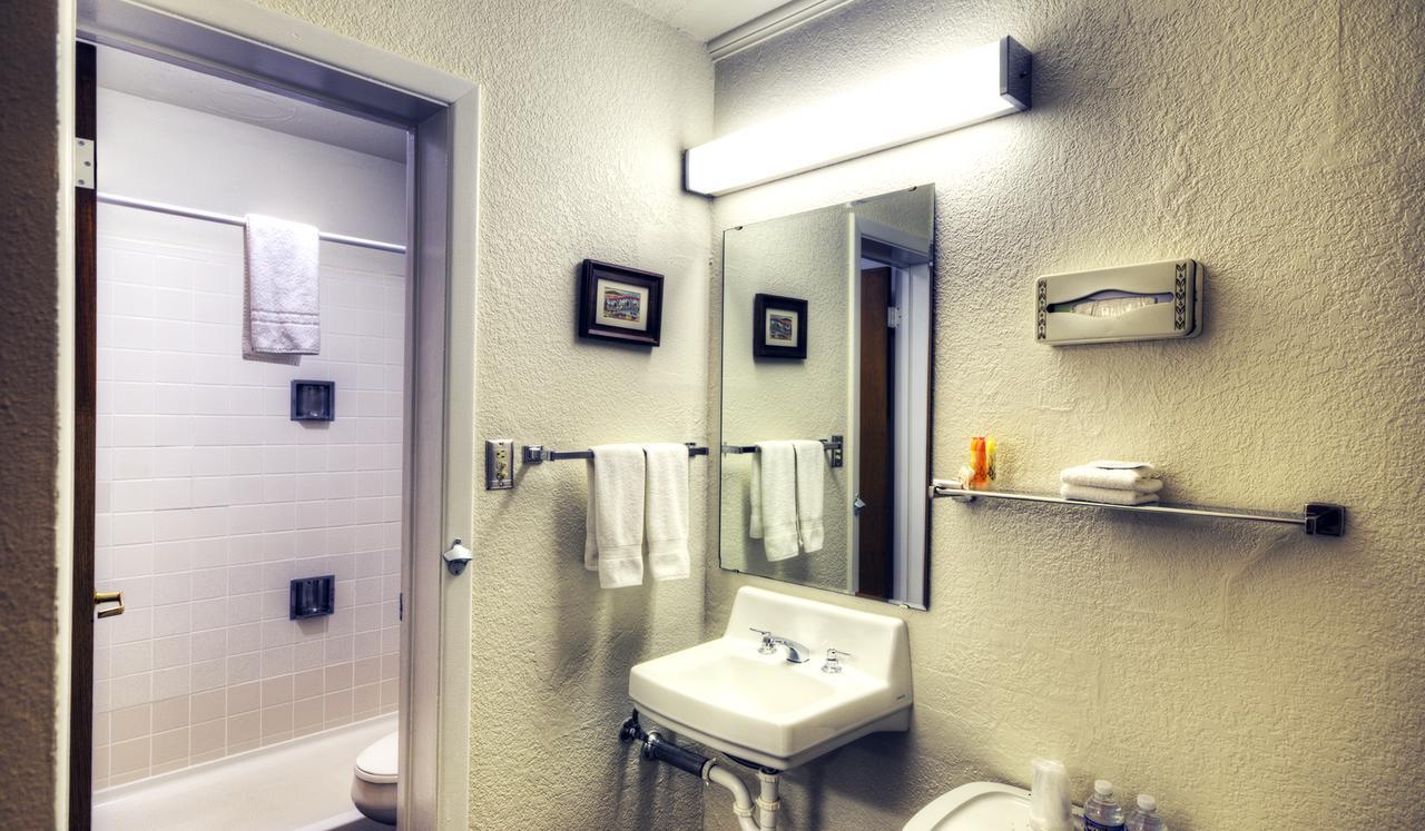 Roadrunner Lodge Motel Тикумкари Екстериор снимка