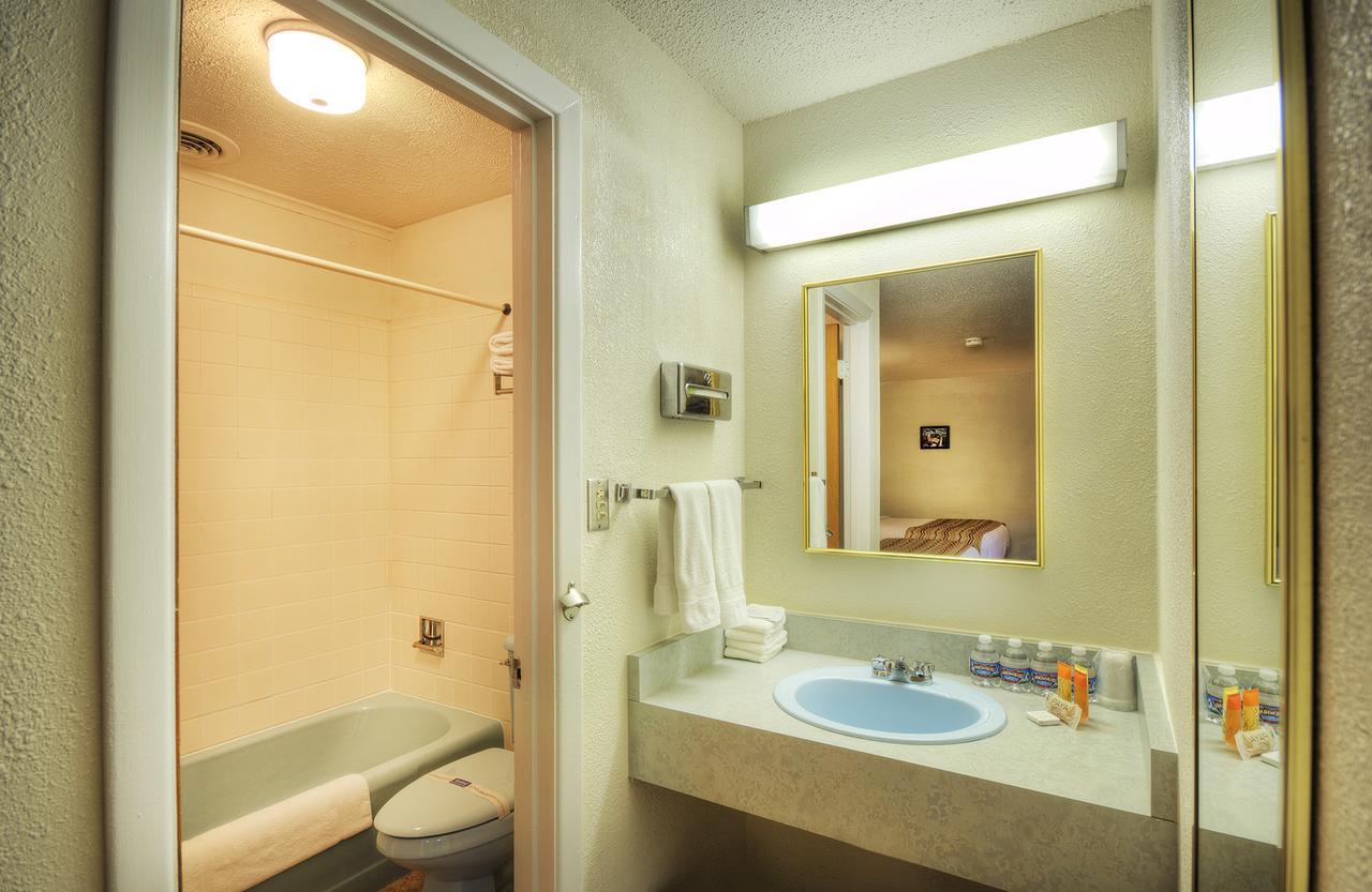 Roadrunner Lodge Motel Тикумкари Екстериор снимка
