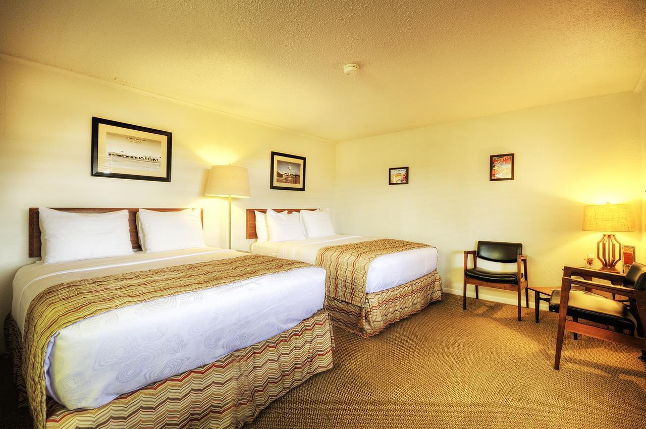 Roadrunner Lodge Motel Тикумкари Екстериор снимка