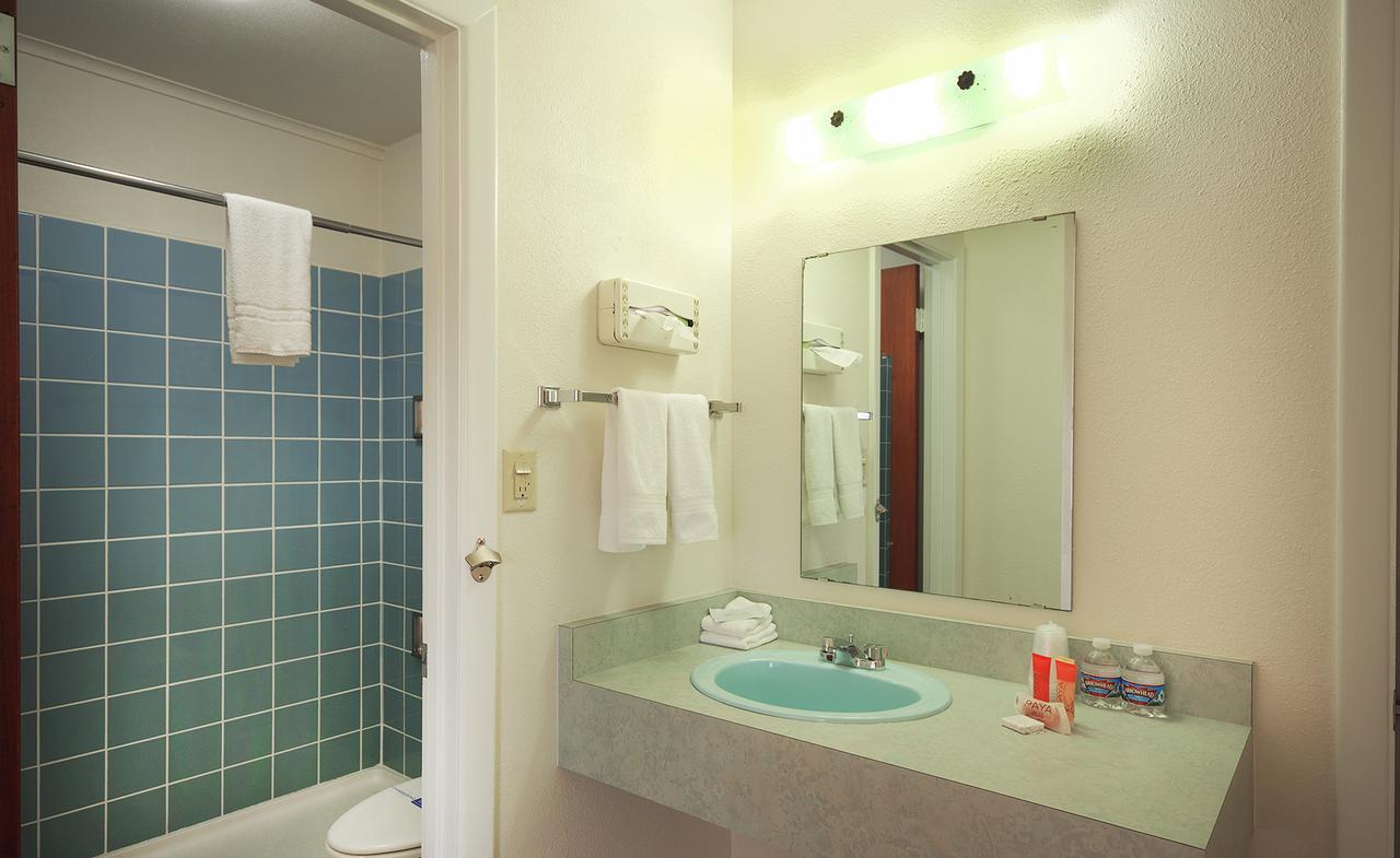 Roadrunner Lodge Motel Тикумкари Екстериор снимка