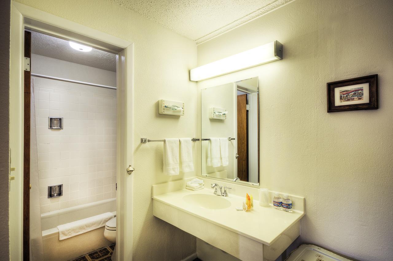 Roadrunner Lodge Motel Тикумкари Екстериор снимка