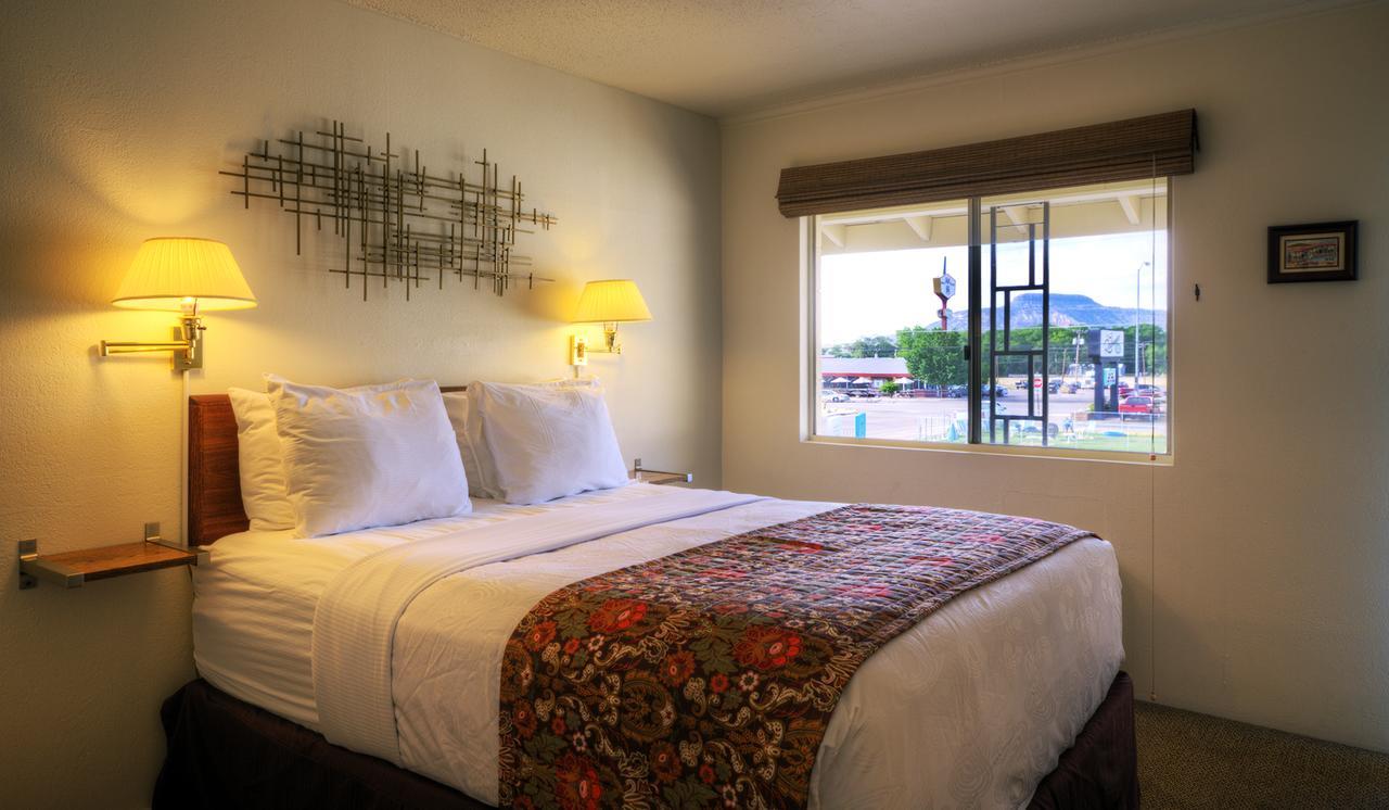 Roadrunner Lodge Motel Тикумкари Екстериор снимка