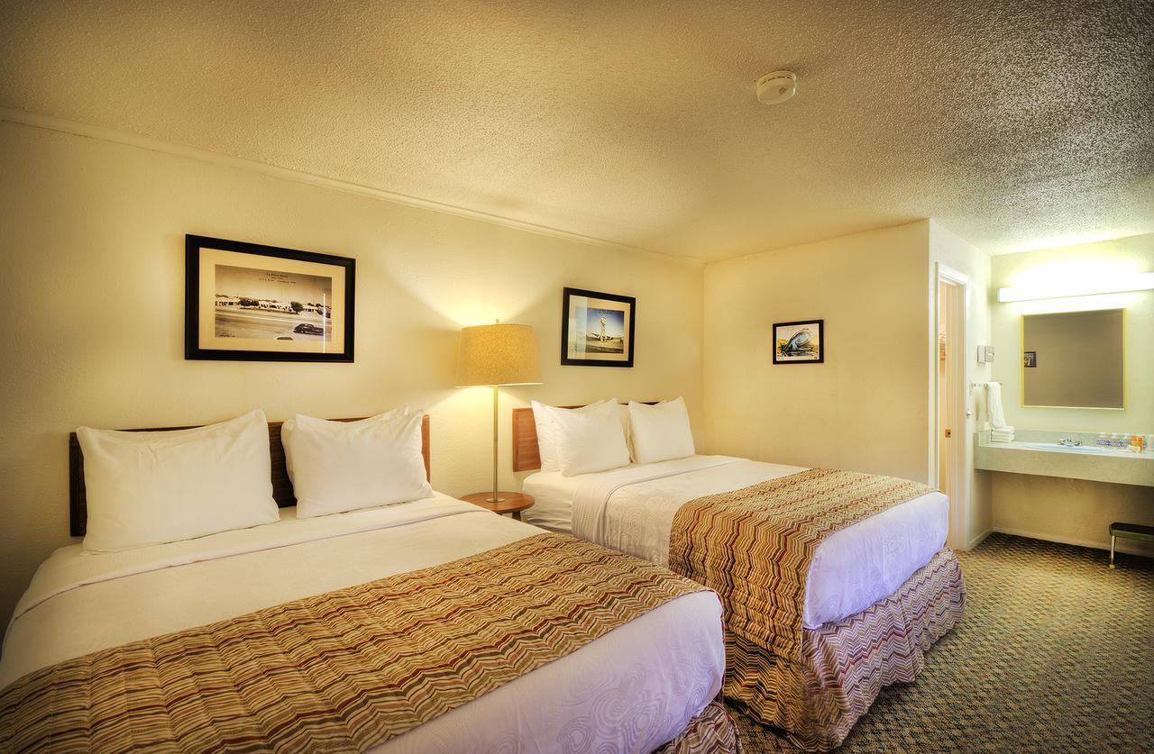 Roadrunner Lodge Motel Тикумкари Екстериор снимка