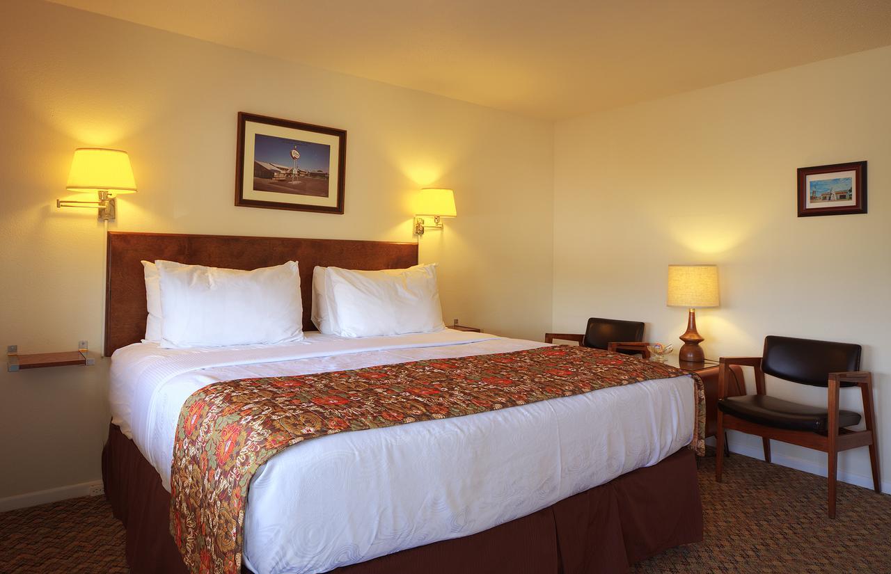 Roadrunner Lodge Motel Тикумкари Екстериор снимка