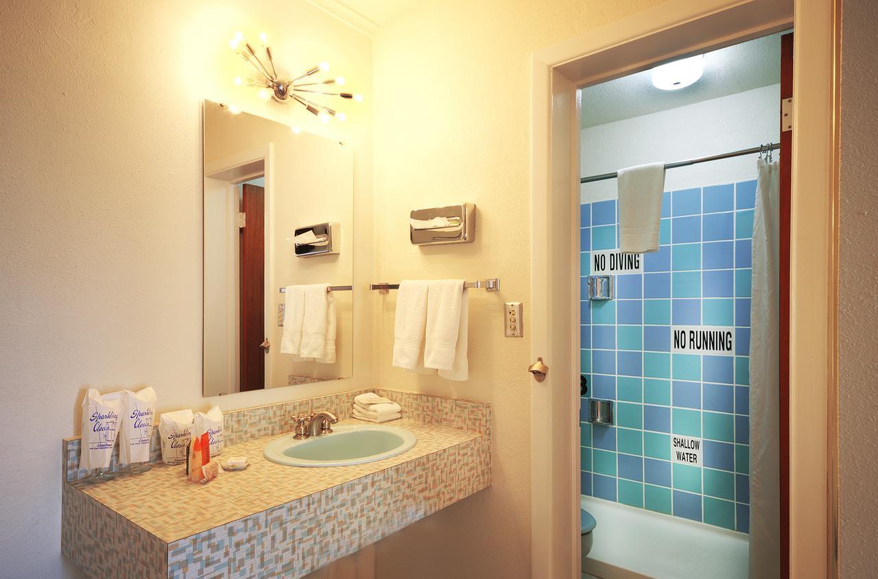 Roadrunner Lodge Motel Тикумкари Екстериор снимка