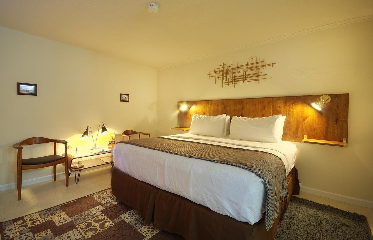 Roadrunner Lodge Motel Тикумкари Екстериор снимка
