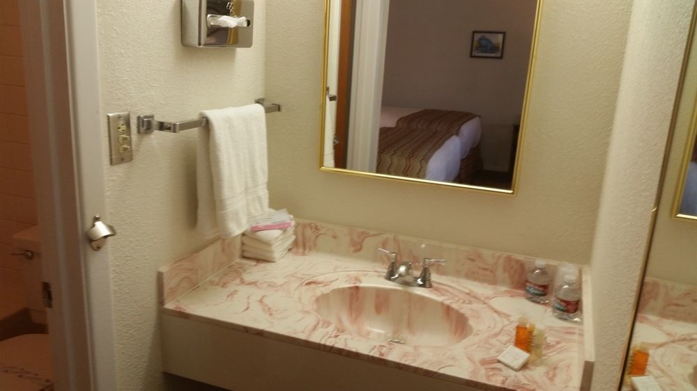 Roadrunner Lodge Motel Тикумкари Екстериор снимка